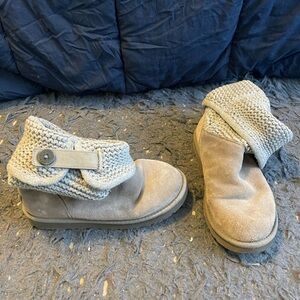 Women’s gray knit ugg boots size 10